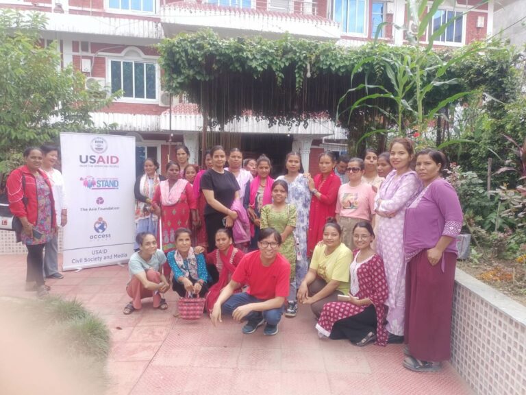 Group photo with the participants