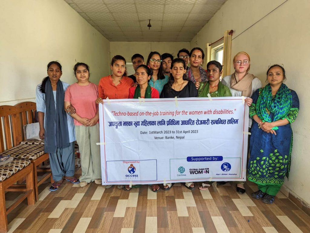 Group photo with the participants