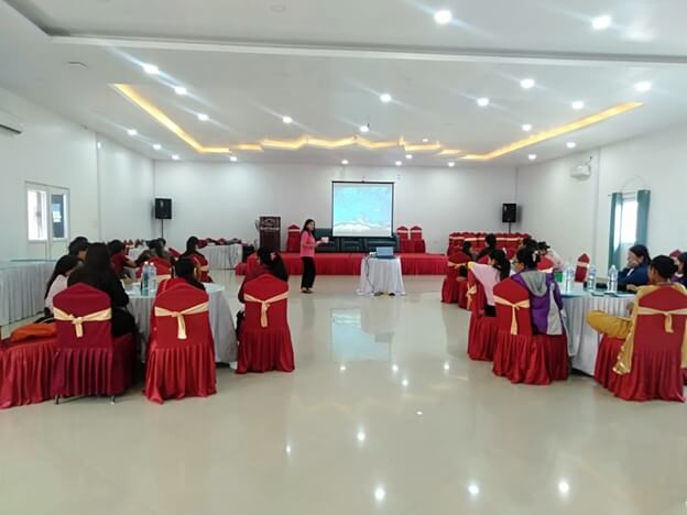 Ms. Raksha Badal conducting session on “Leadership and team building”.