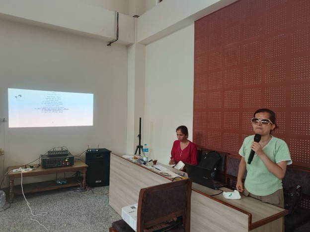 Ms. Laxmi Nepal facilitating the session